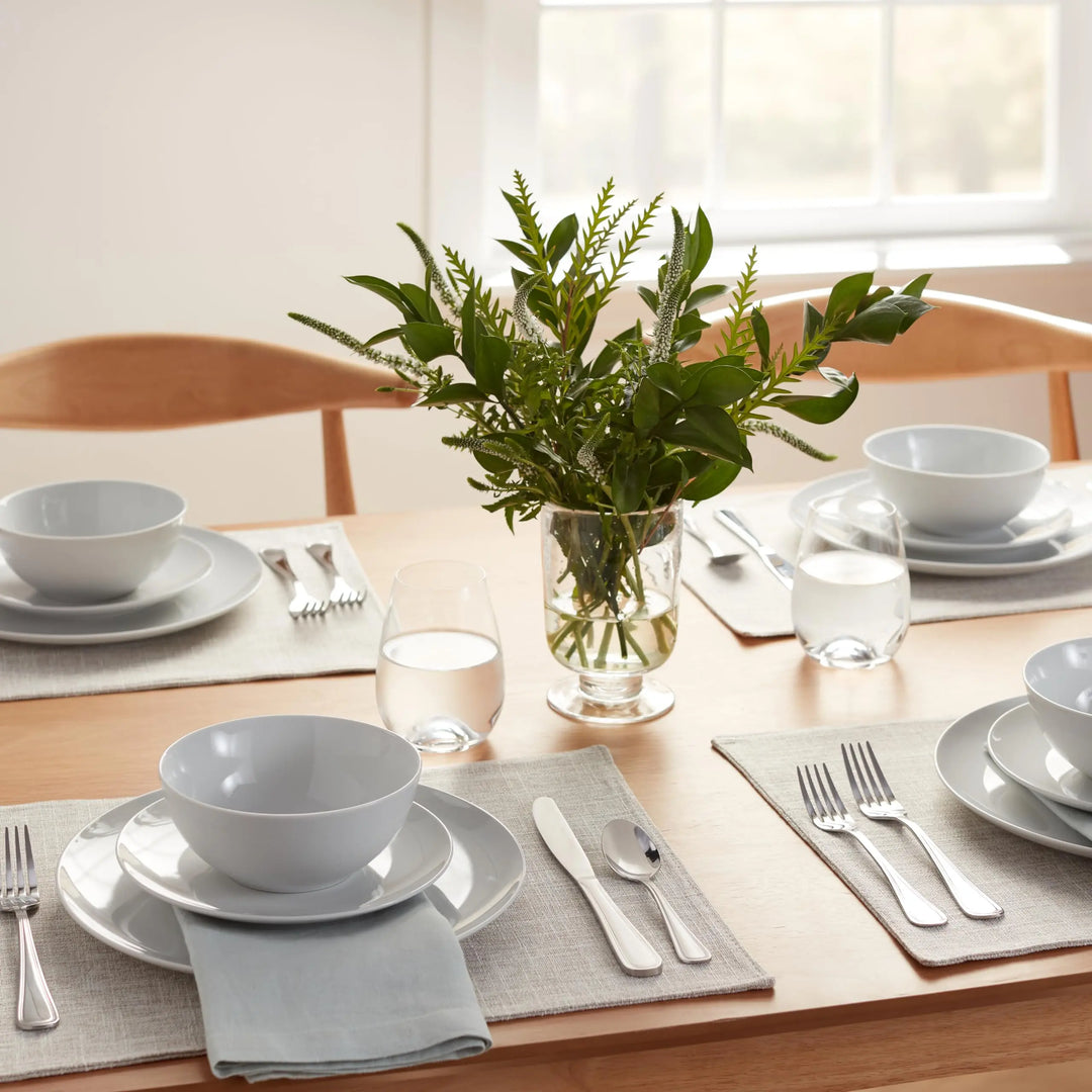 Amazon Basics 18-Piece Complete Kitchen Dinnerware Set, White Porcelain Coupe