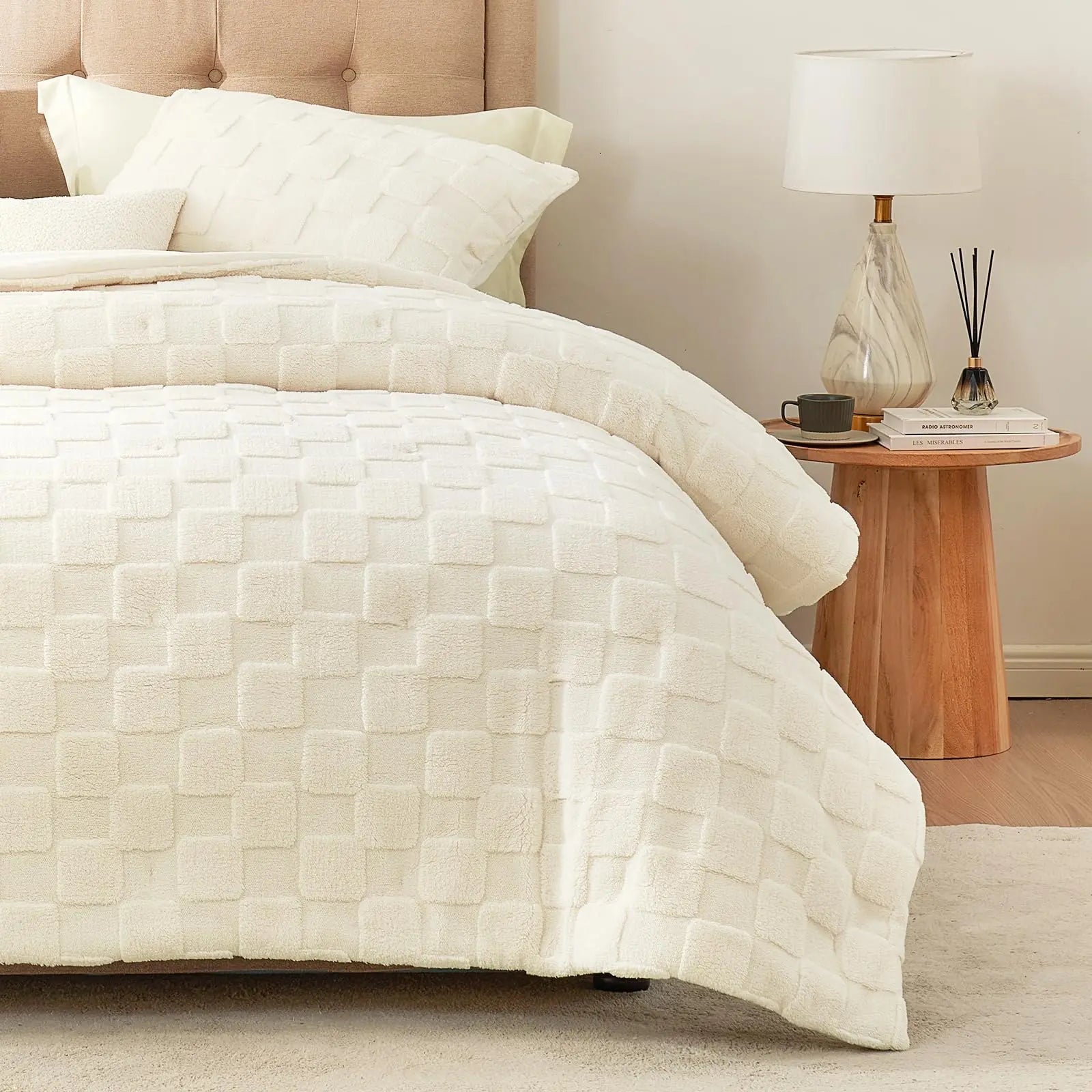 Cozy Bliss Fluffy Queen Size Comforter Set Ivory, Farmhouse Jacquard Checkered Sherpa Bed Set, Ultra Soft Thick Bedding Set for Winter, 3 Pieces, 1 Fuzzy Comforter & 2 Pillow Shams 