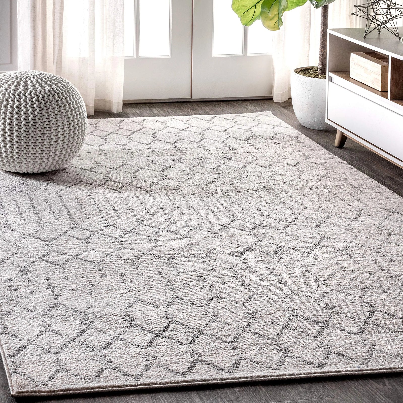 JONATHAN Y Moroccan Hype Boho Vintage Diamond Area-Rug, 8’ x 10’ - Cream/Gray 