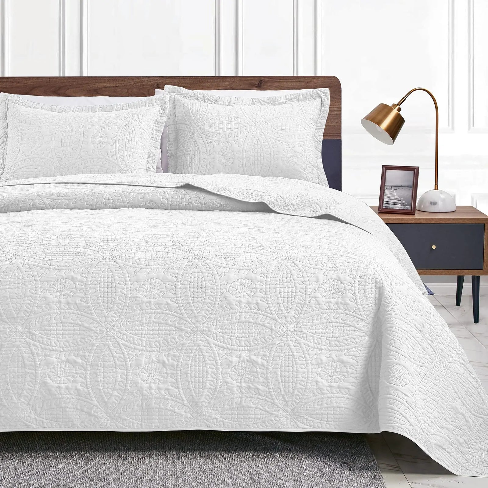 Love's cabin Quilts for Queen Bed White Bedspreads - Soft Bed Summer Quilt Lightweight Microfiber Bedspread- Modern Style Coin Pattern Coverlet for All Season - 3 Piece (1 Quilt, 2 Pillow Shams) 