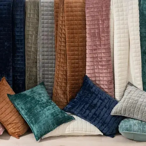 RECYCO Luxury Velvet Quilt Set King Size, Lightweight Velvet Comforter Set, Oversized Bedspread Coverlet Quilted Bedding Set, with 2 Matching Pillow Shams, for All Season, Cream White 